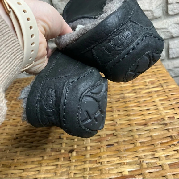 UGG Ascot Slipper Matte Leather - Picture 6 of 8